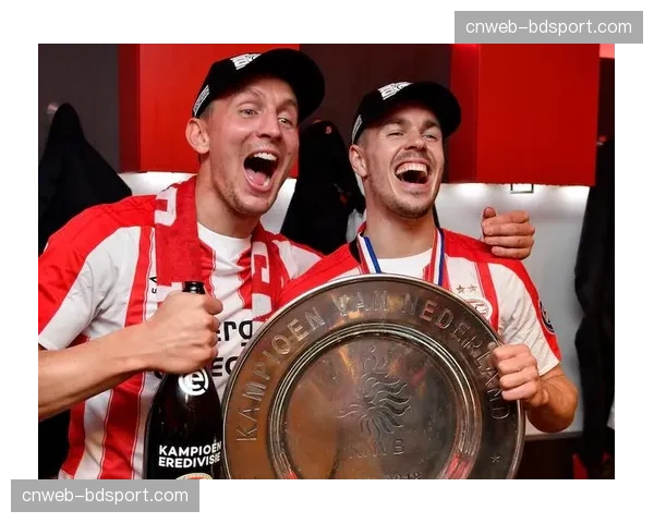 荷兰传奇球星比利·巴克提前宣布,将在本赛季结束后正式挂靴 荷兰传奇球星比利·巴克提前宣布,将在本赛季结束后正式挂靴